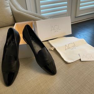 Beautiful Italian flats with a patent toe.